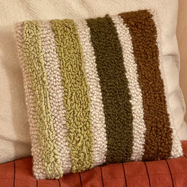 Coussin rayures beige/verts - Punchneedle