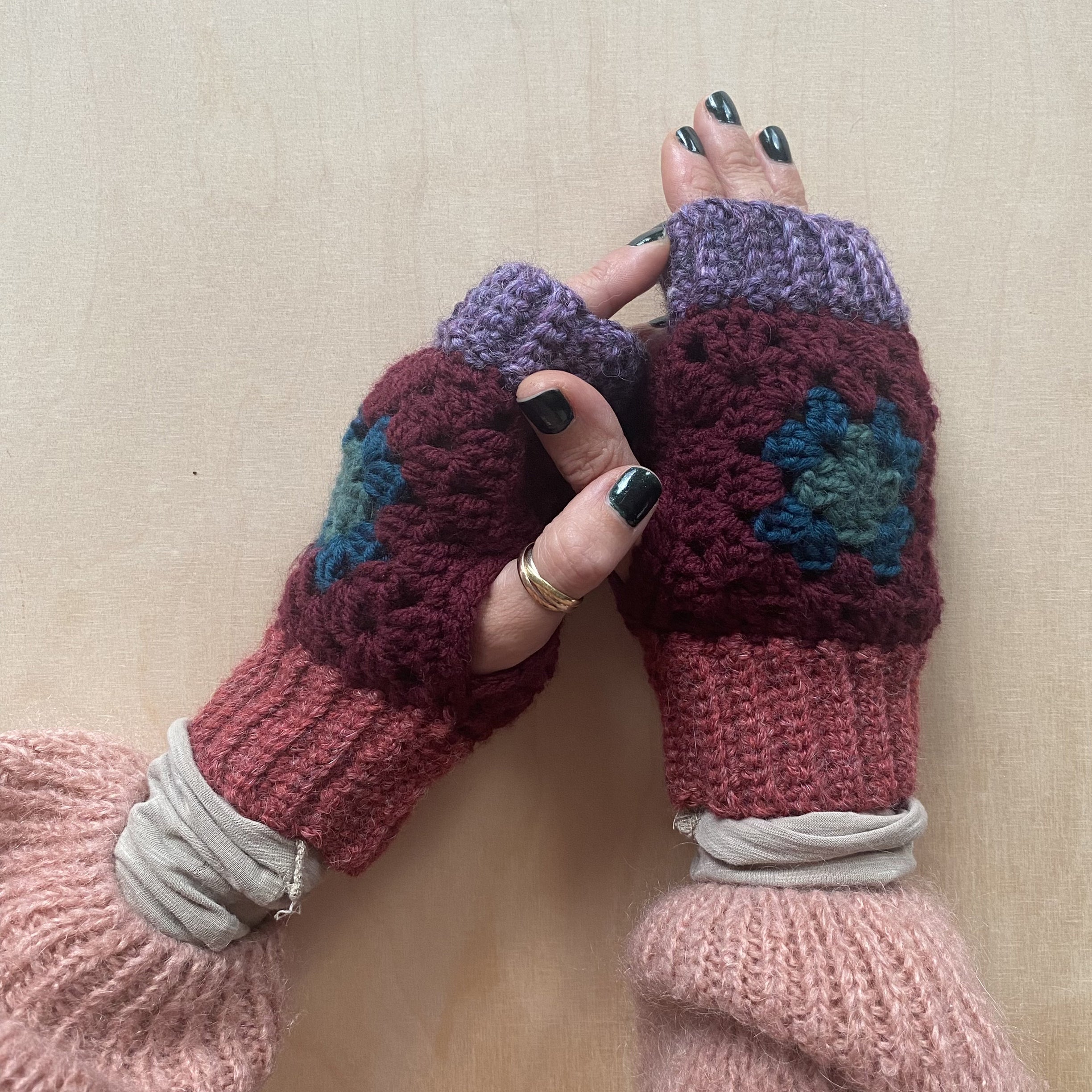 Les mitaines "PAULETTE" en GRANNY